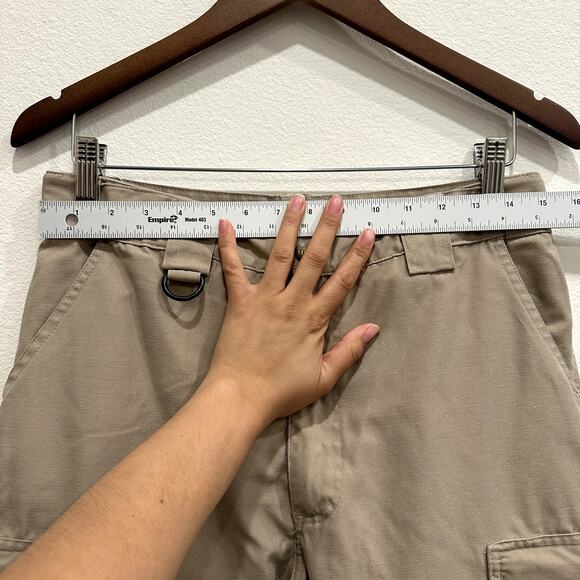 5.11 Tactical Series Size 32 Unisex Cargo Pants Tan Outdoors Workwear Combat EUC - Picture 4 of 7